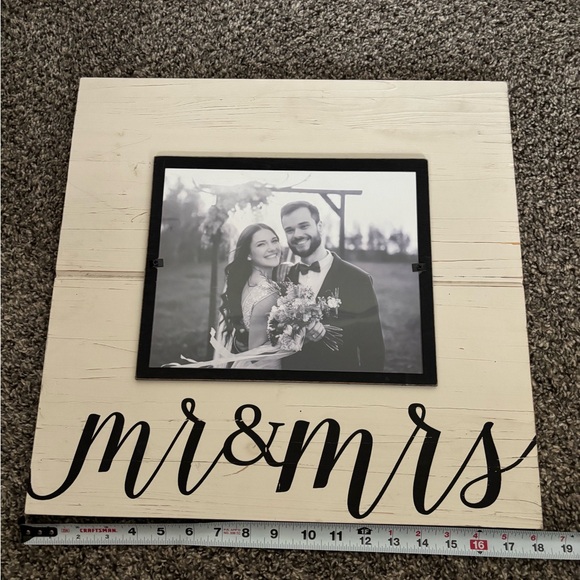 Mr & Mrs Photo Sign - Picture 2 of 3